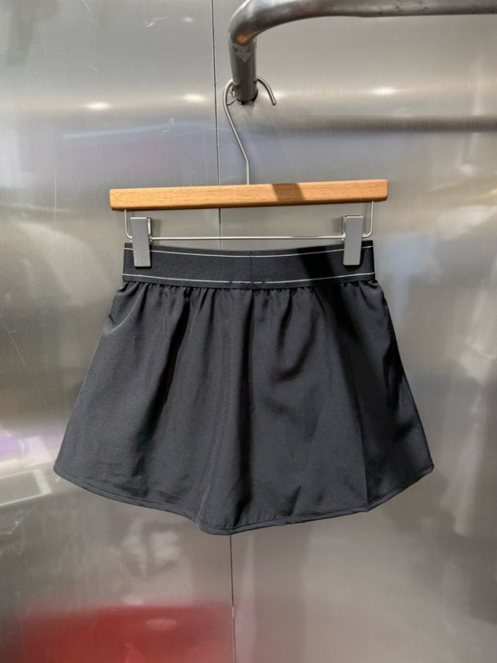 ALO Yoga Black Mini Skirt - Picture 2 of 2
